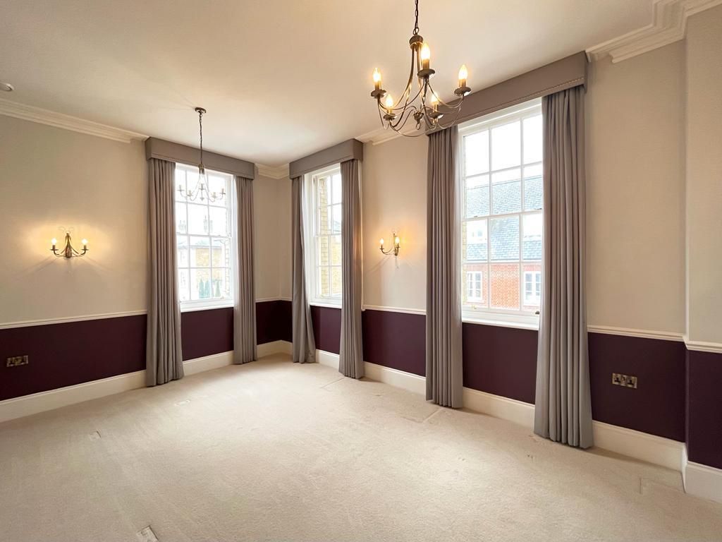 Property photo 2 of 8 Sitting Room