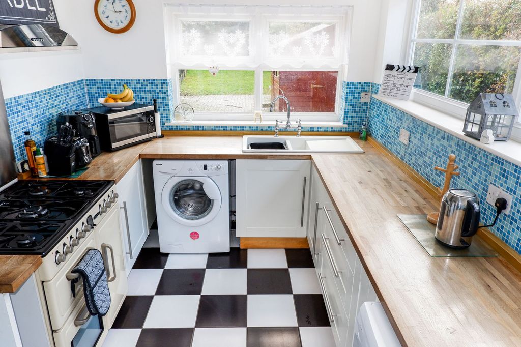 Property photo 2 of 16 Kitchen