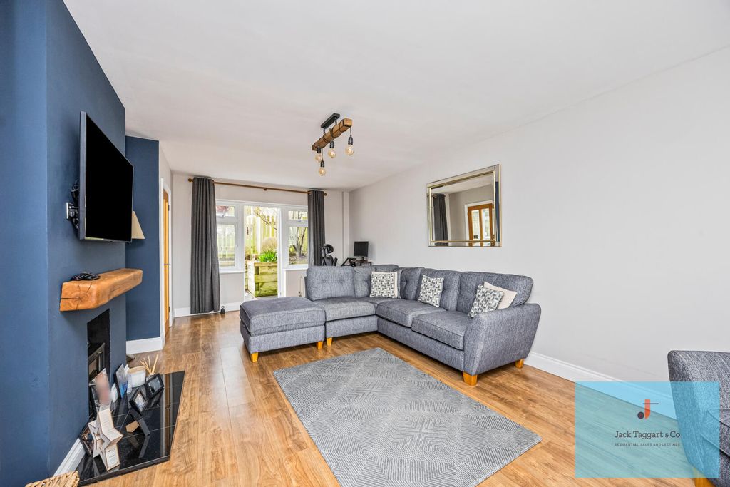 Property photo 2 of 20 Living Room