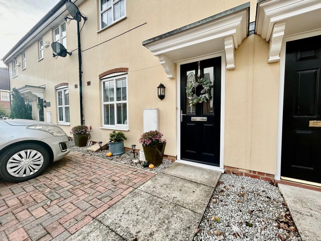Property photo 1 of 8 External