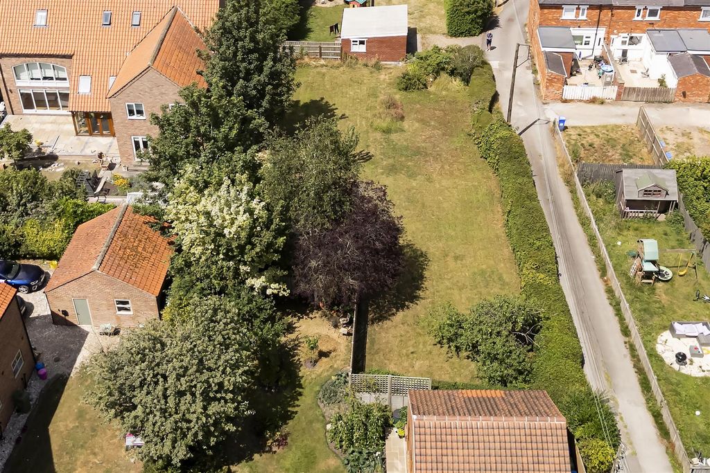 Property photo 3 of 11