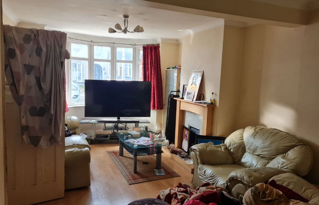 Property photo 3 of 12