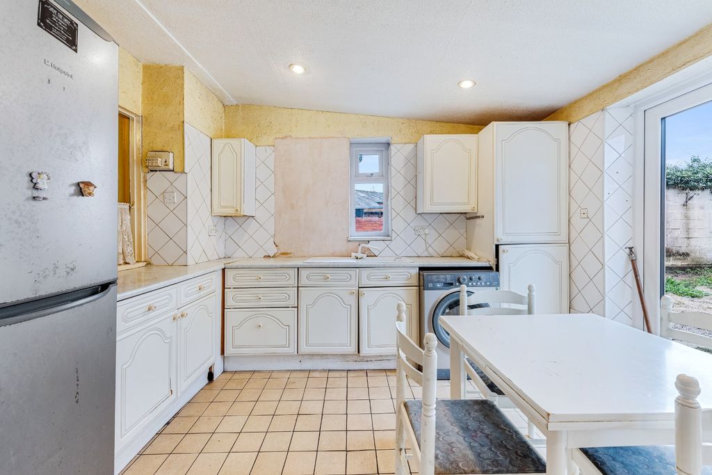 Property photo 2 of 40 4585403