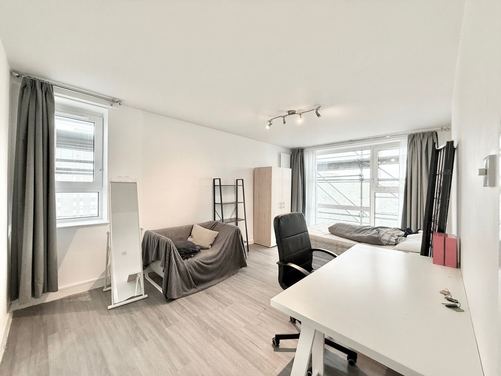 Property photo 3 of 16 Gallery