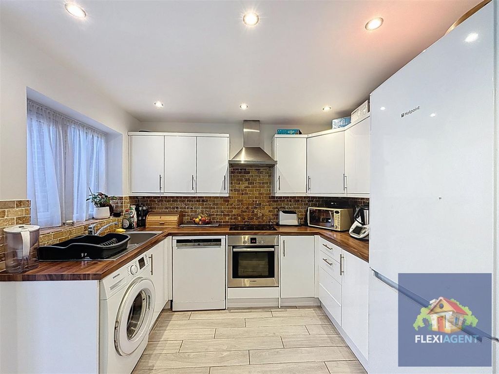 Property photo 3 of 28 4438122