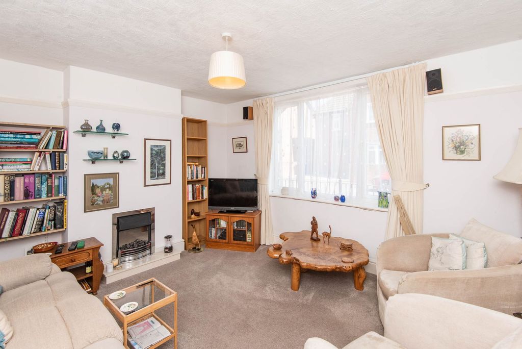Property photo 3 of 19