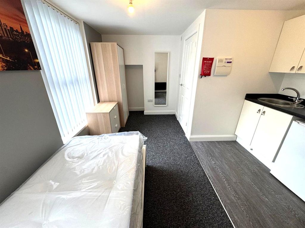 Property photo 3 of 10 Room Pic 2