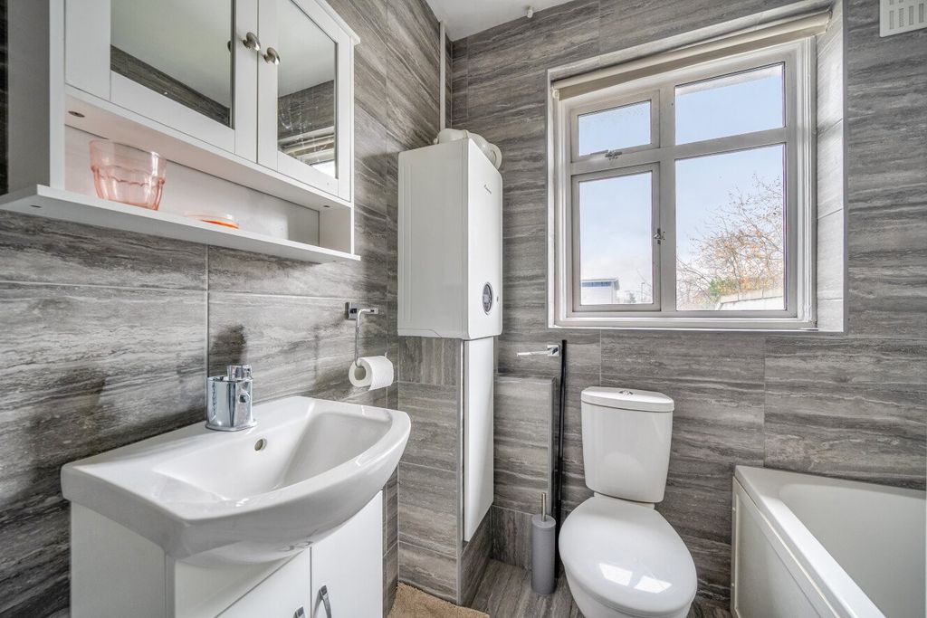 Property photo 3 of 16 Picture 3