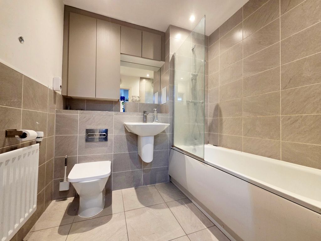 Property photo 3 of 13 En Suite