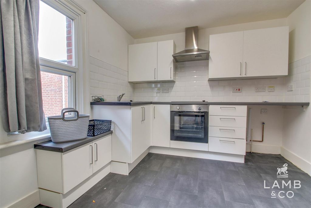 Property photo 2 of 5 Kitchen