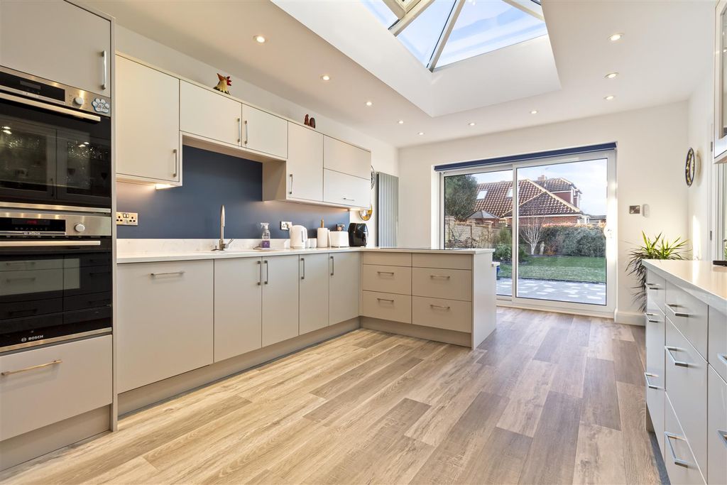 Property photo 2 of 30 18 The Ridings-012.Jpg