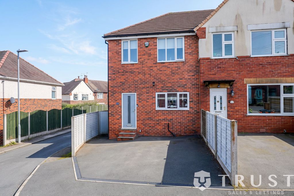 Property photo 2 of 33