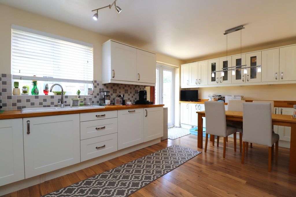 Property photo 2 of 45 Kitchen