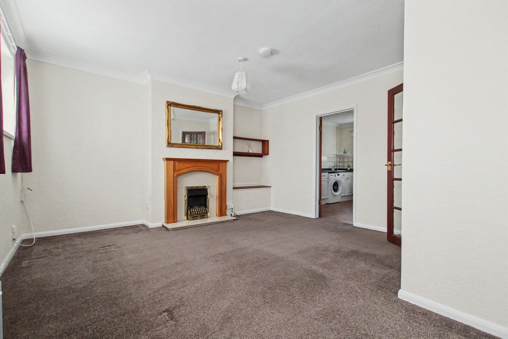 Property photo 2 of 7 Living Room