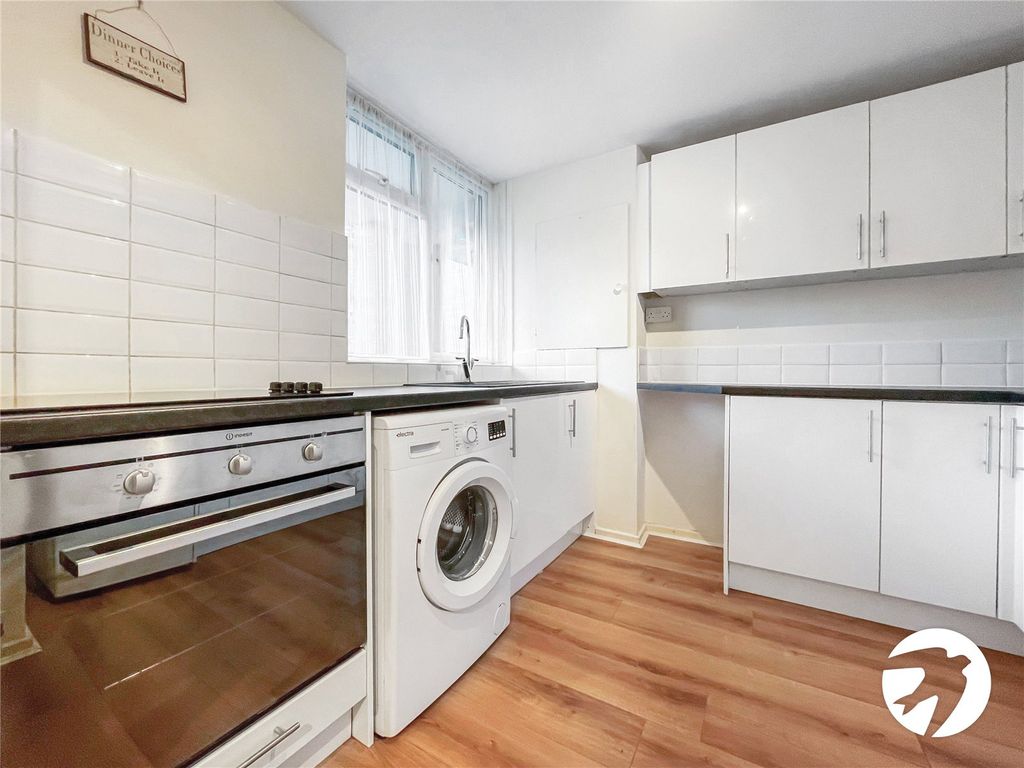 Property photo 3 of 7 Kitchen