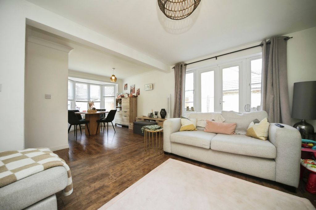 Property photo 3 of 20 Pbox-Img.Jpg