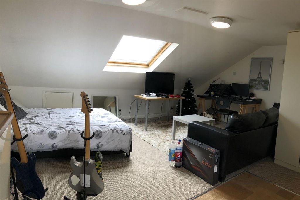 Property photo 3 of 5