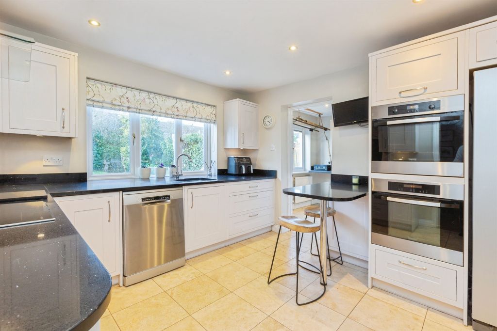 Property photo 3 of 31