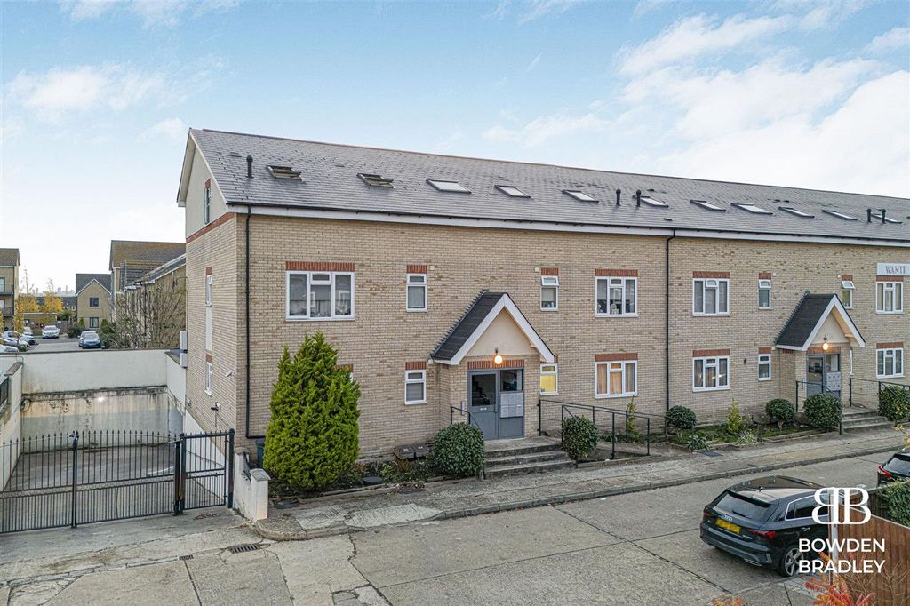 Property photo 1 of 17 Front