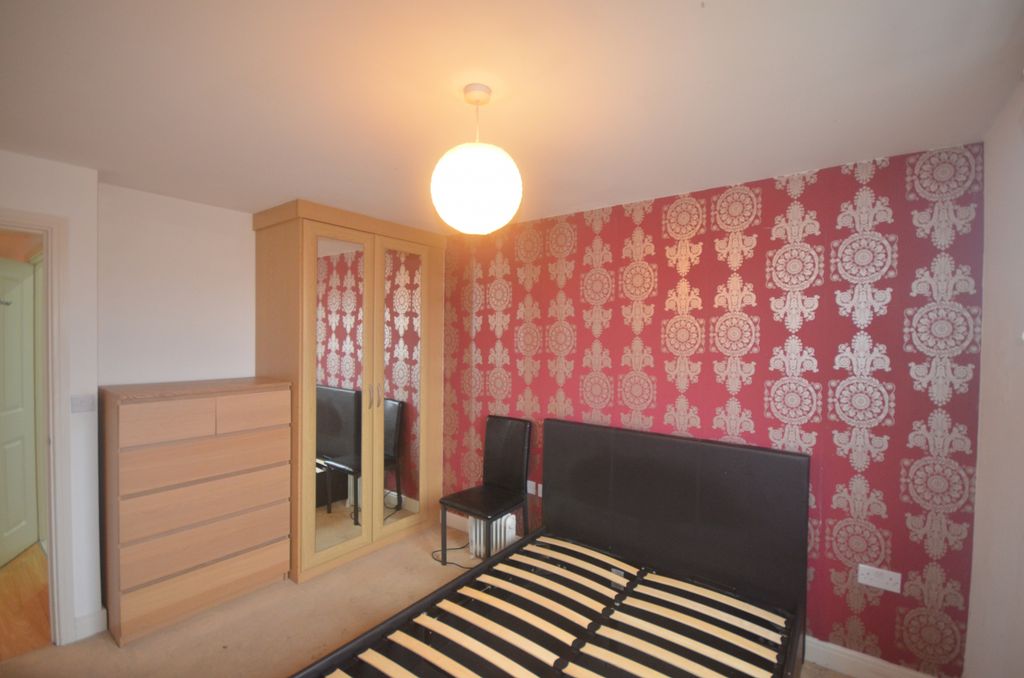 Property photo 1 of 7 One-Bedroom Apartment For Sale Â€“ Prime Gants Hill Location
