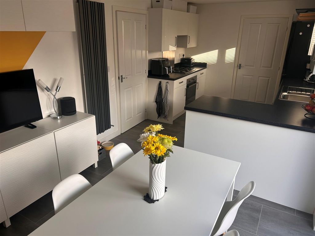 Property photo 2 of 19 Kitchen.Jpg