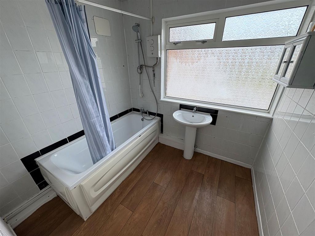 Property photo 3 of 25