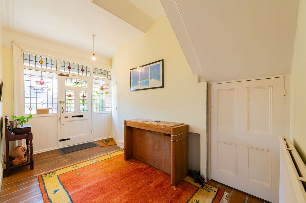 Property photo 2 of 25