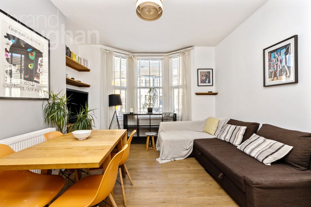 Property photo 3 of 16 Picture 3