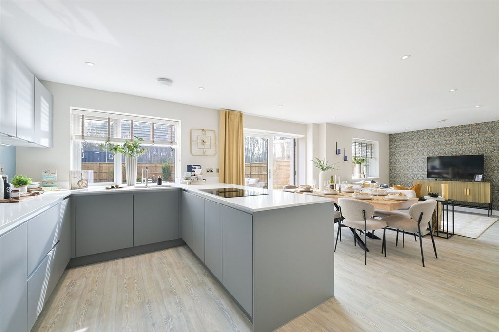 Property photo 2 of 6 Kitchen/Dining