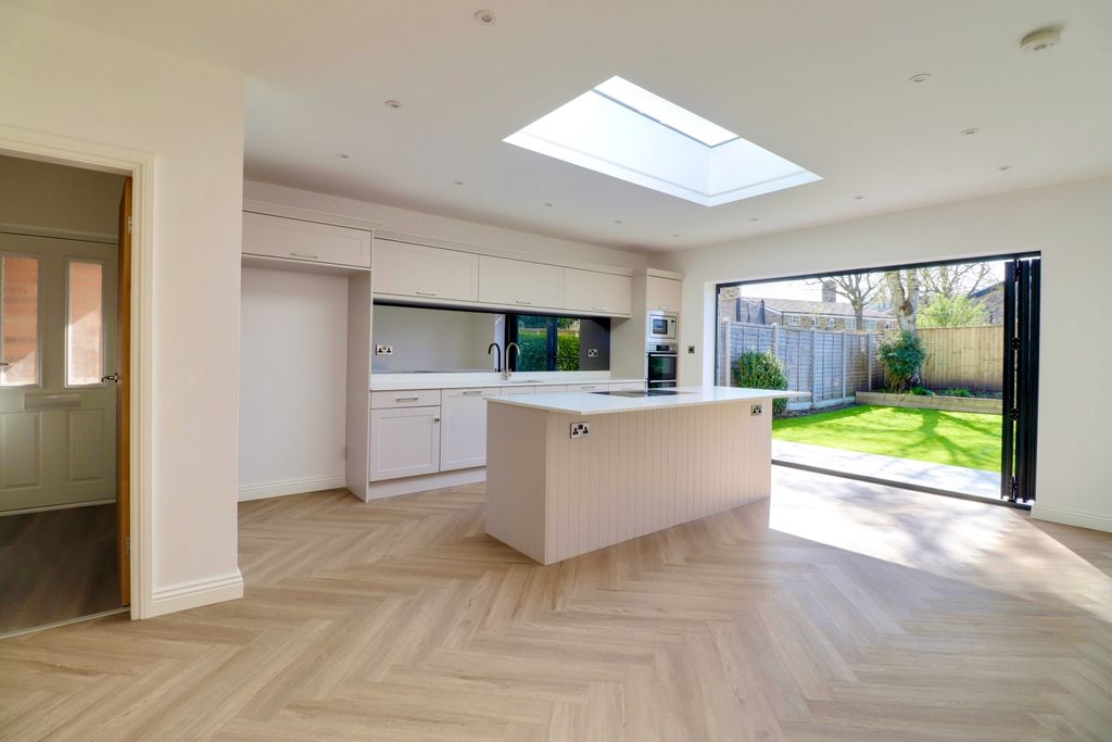 Property photo 2 of 23 Very Spacious Kitchen Dining Room