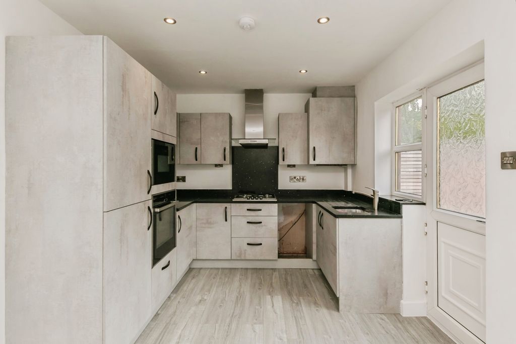 Property photo 2 of 20 Pbox-Img.Jpg