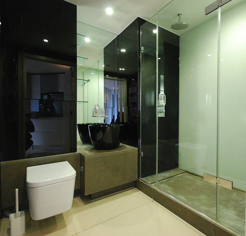 Property photo 2 of 10 Bathroom