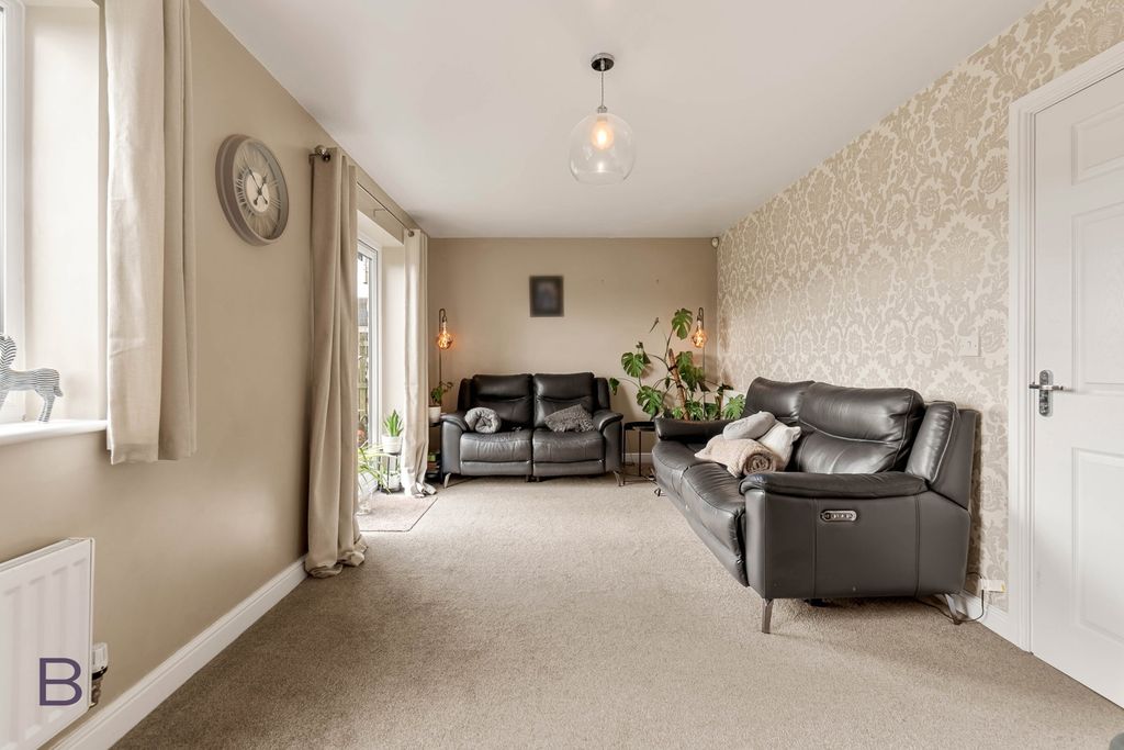 Property photo 3 of 33