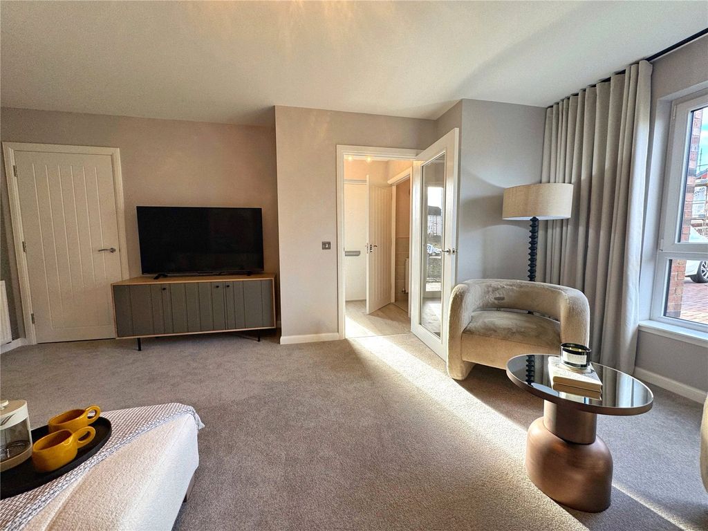 Property photo 2 of 18 Lounge