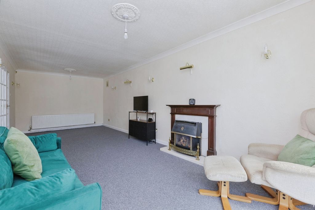 Property photo 3 of 17 Photo