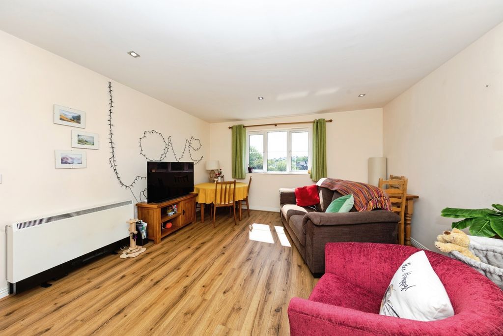 Property photo 3 of 19 Pbox-Img.Jpg
