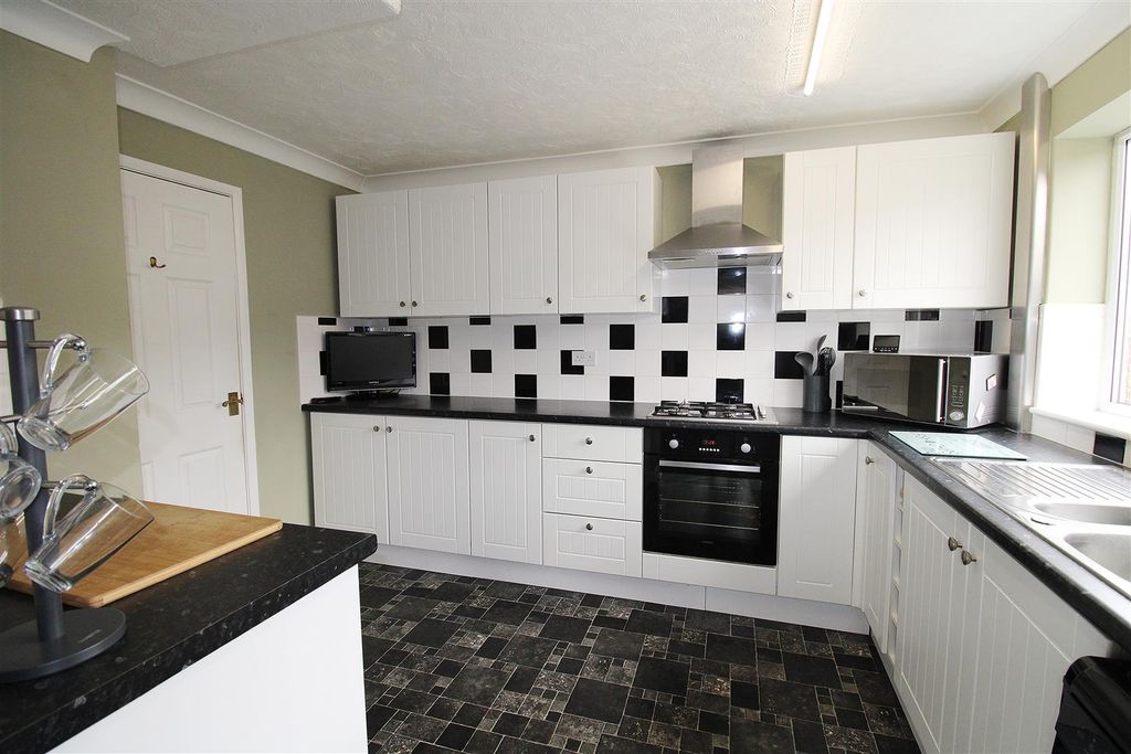 Property photo 2 of 20 Kitchen