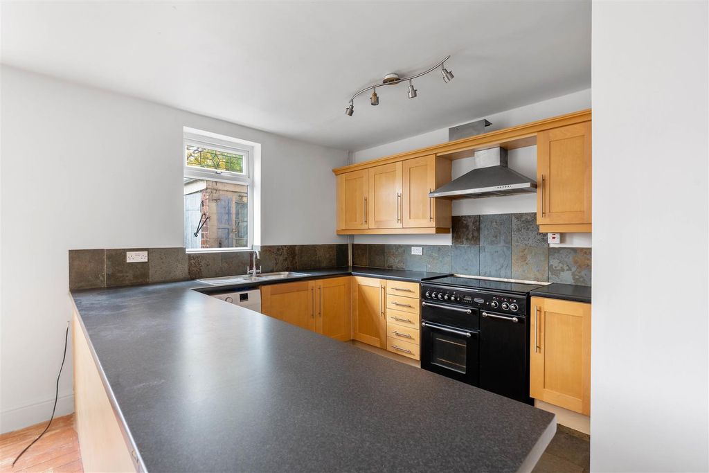 Property photo 3 of 14 78 Harefield Road (7 Of 17).Jpg