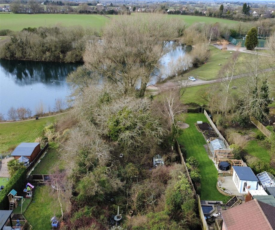 Property photo 3 of 32