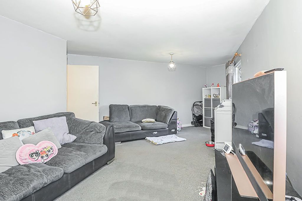 Property photo 3 of 5