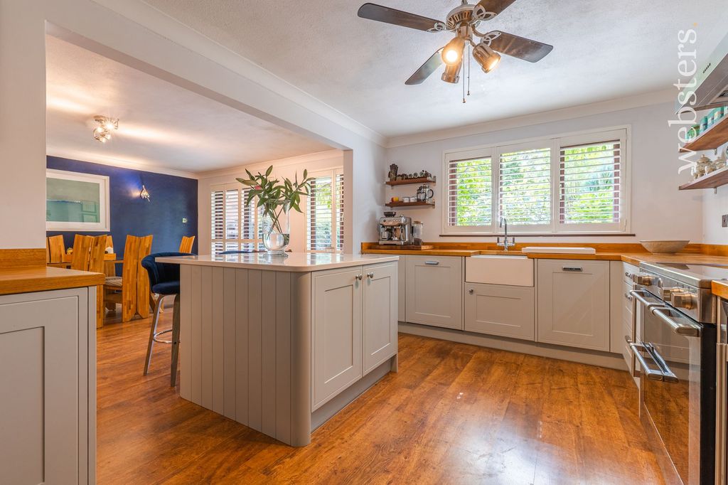 Property photo 3 of 24