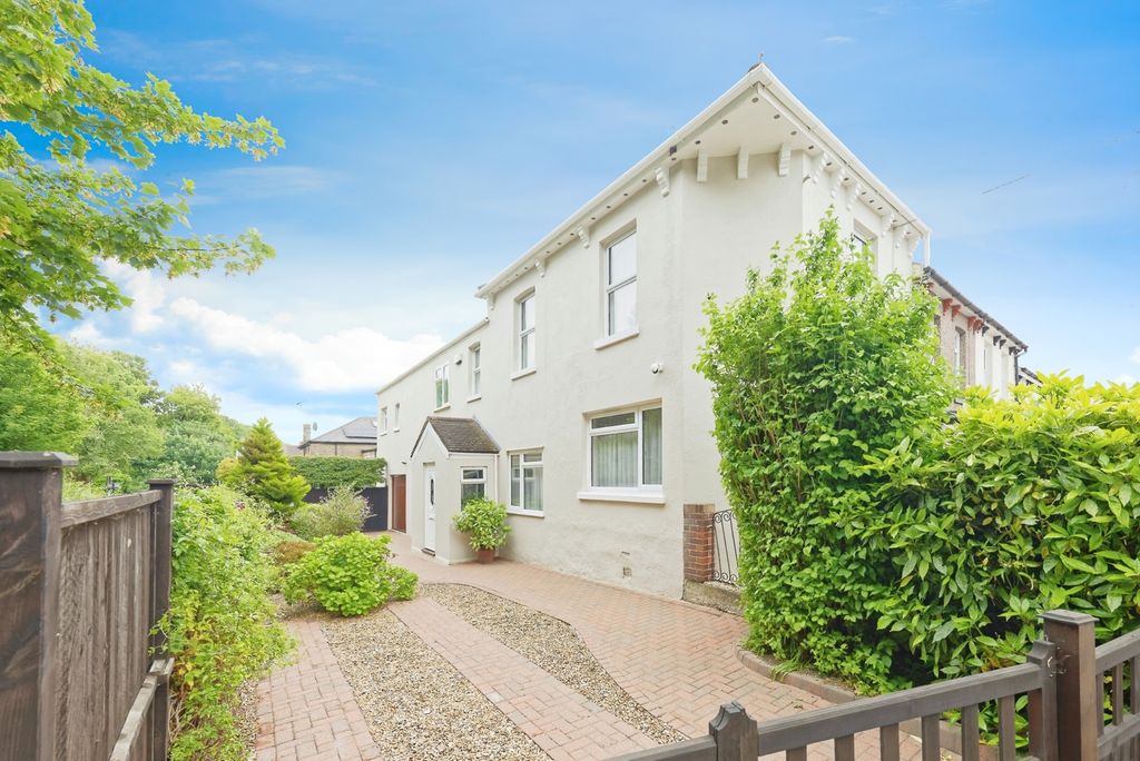 Property photo 1 of 17 Photo