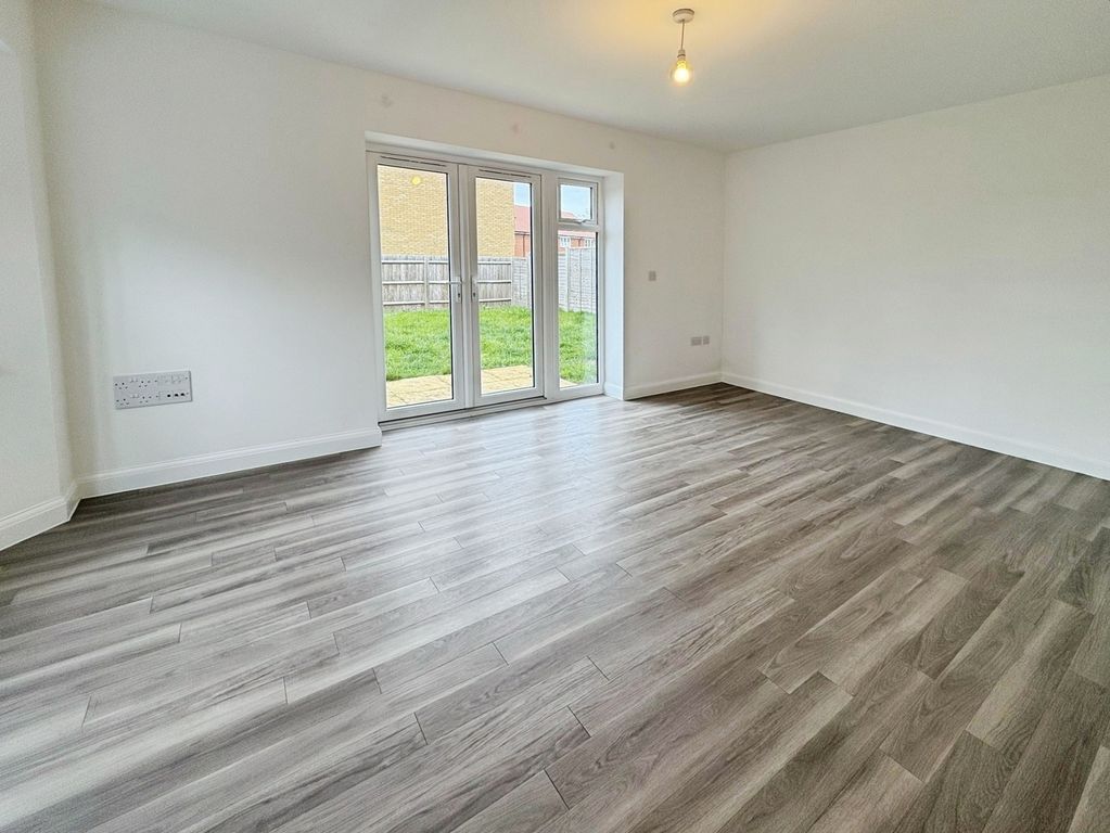 Property photo 3 of 18 Pbox-Img.Jpeg