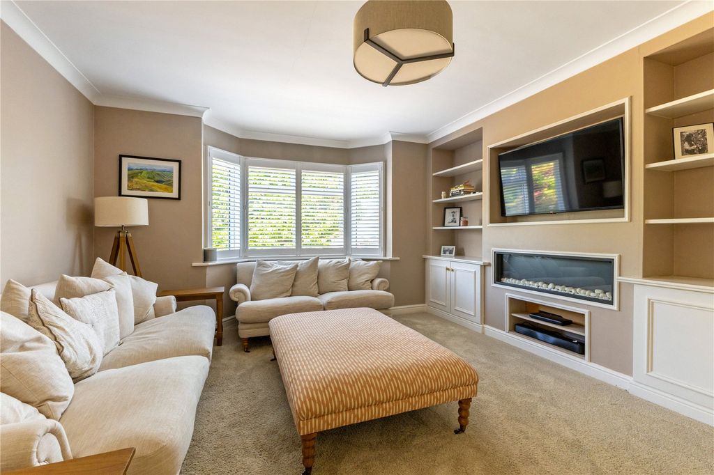 Property photo 2 of 16 Sitting Room