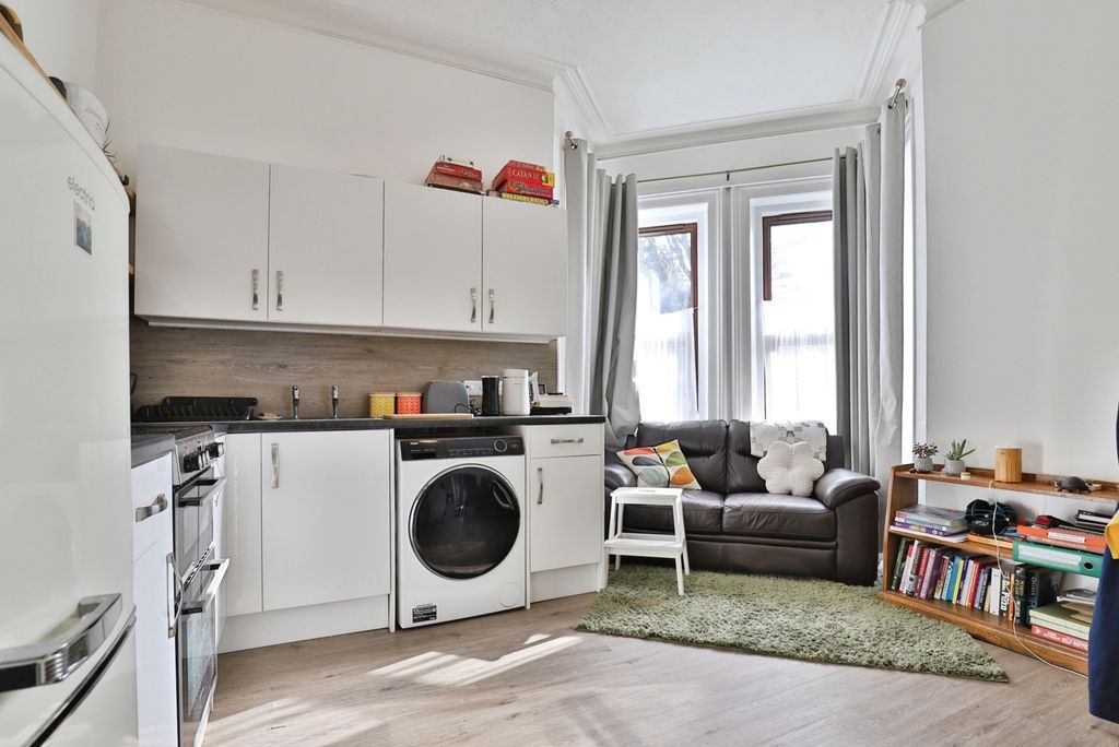 Property photo 3 of 7 Pbox-Img.Jpg