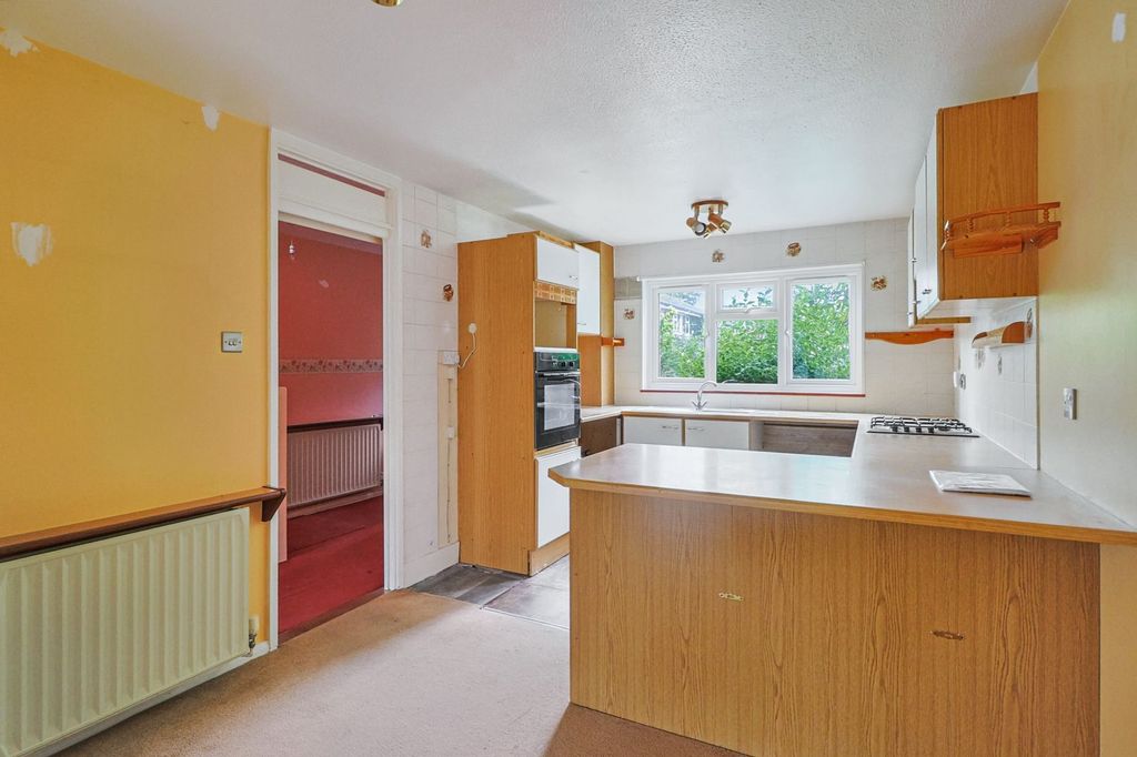 Property photo 3 of 16 6 Butler Close, Salisbury, Sp2 8Az