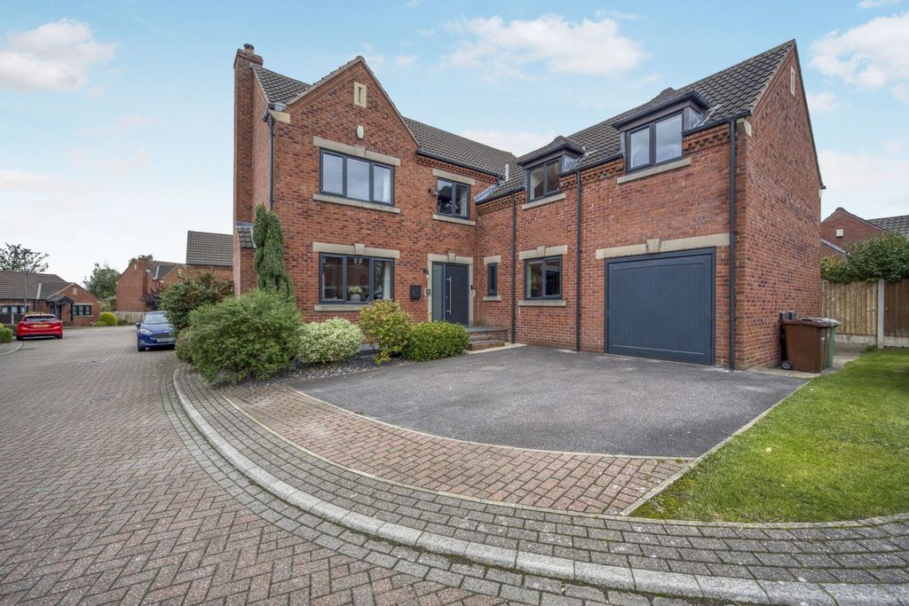 Property photo 1 of 27