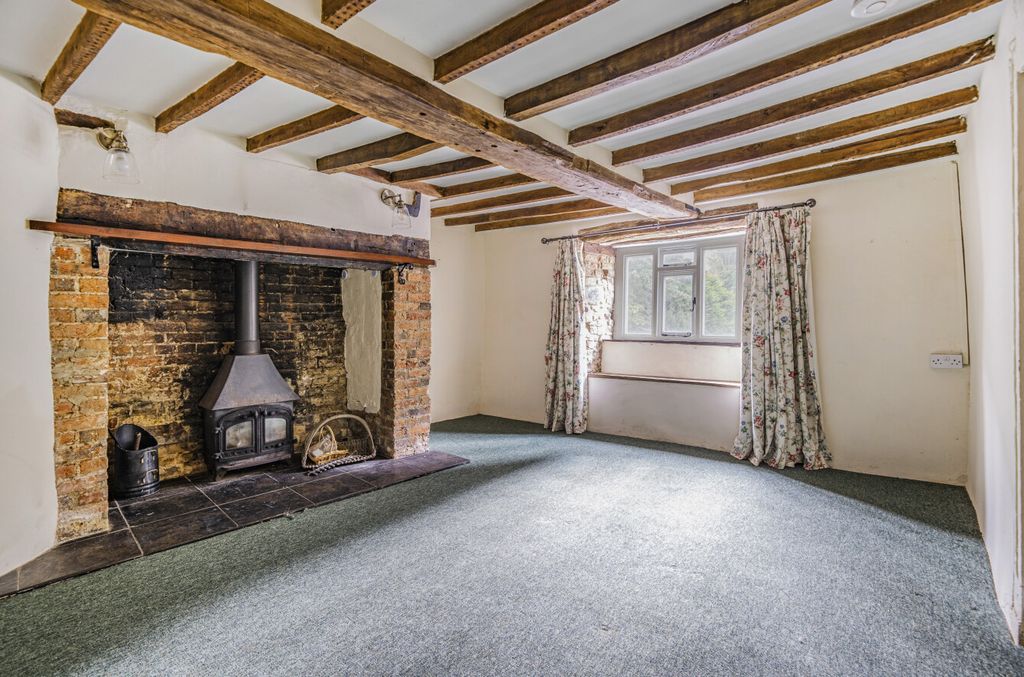 Property photo 3 of 19 Living Room