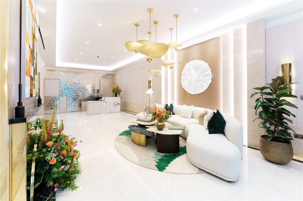 Property photo 3 of 11 Resident's Lobby