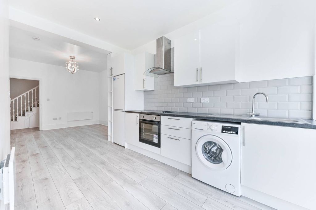 Property photo 3 of 24